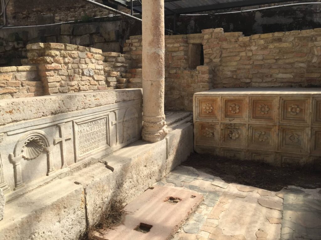 Sacello Faustiniana panoramica